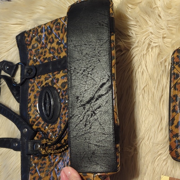 Donna Sharp Leopard Print Tote and Wallet Set - Picture 7 of 16